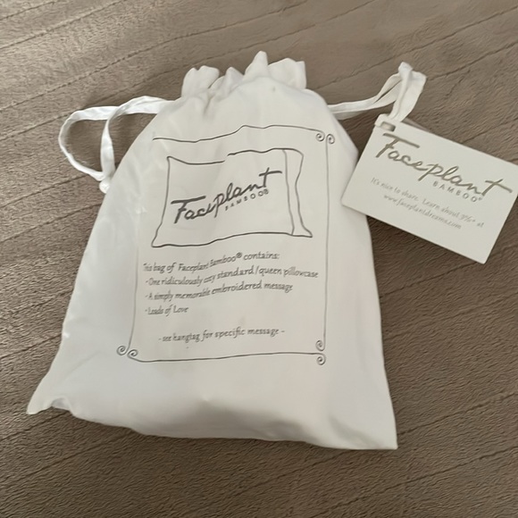 Faceplant Bamboo, Embroidered pillowcase, queen size - Picture 6 of 8